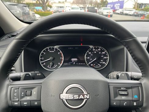 Used 2025 Nissan Rogue SV image 30