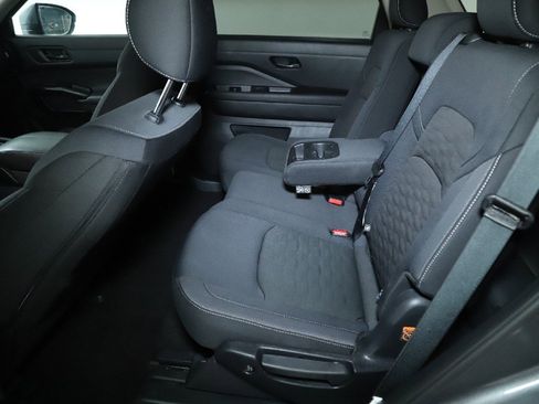 Used 2025 Nissan Pathfinder SV image 15