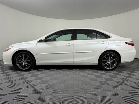Used 2017 Toyota Camry XSE w/ Moonroof Package FWD image 6