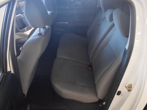 Used 2017 Toyota Tacoma SR5 RWD image 65