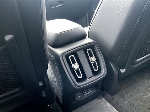 Used 2025 Volvo XC40 B5 Core w/ Protection Package Premier image 38