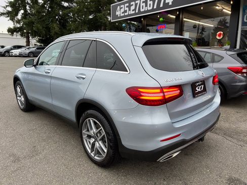 Used 2018 Mercedes-Benz GLC 300 4MATIC image 3