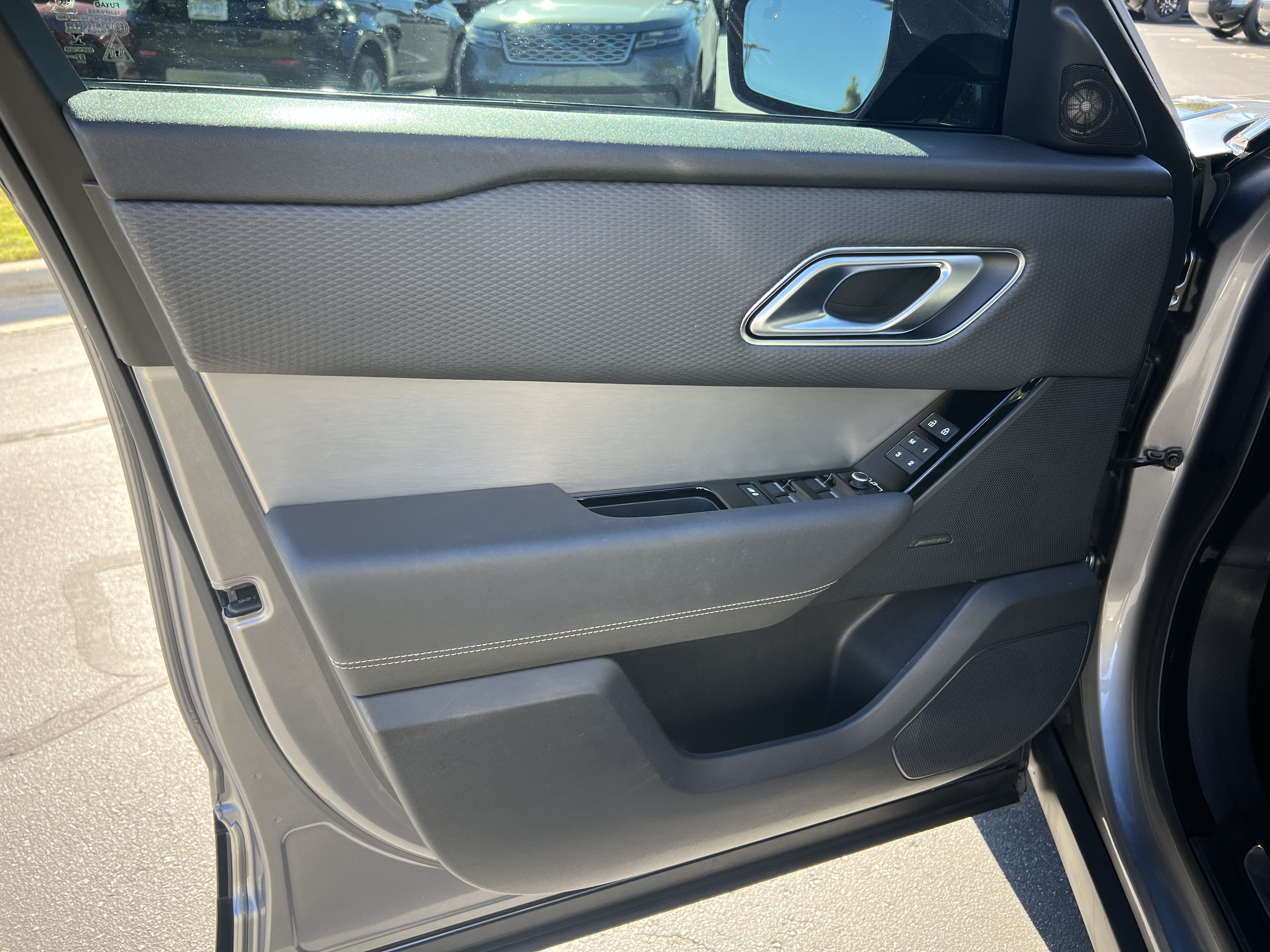 Certified 2023 Land Rover Range Rover Velar R-Dynamic S AWD/4WD image 14