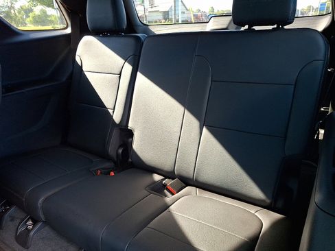 Used 2022 Chevrolet Traverse LT w/ LPO, Floor Liner Package image 11