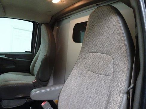 Used 2014 GMC Savana 3500 image 25