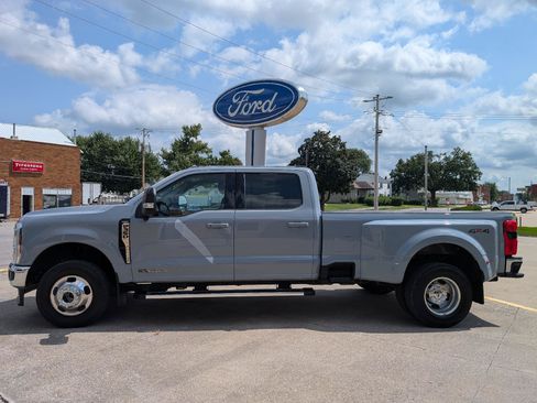Used 2025 Ford F350 Lariat AWD/4WD image 1