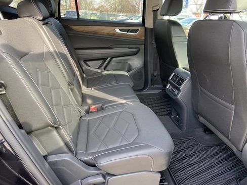 Used 2025 Volkswagen Atlas SE image 29