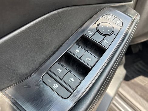 Used 2025 Nissan Rogue SV FWD image 15