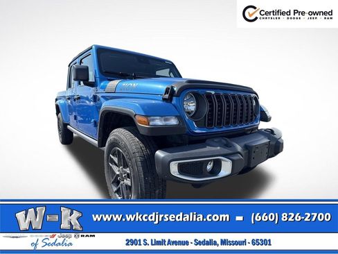 Used 2024 Jeep Gladiator Sport AWD/4WD image 3