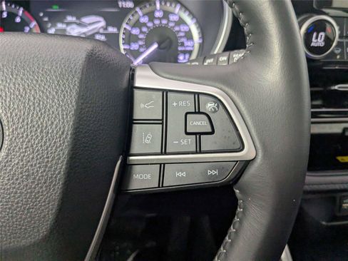 Certified 2025 Toyota Highlander XLE FWD image 20