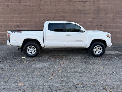 Used 2023 Toyota Tacoma TRD Sport w/ Advanced Technology Package AWD/4WD image 8