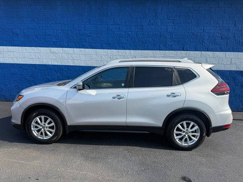 Used 2018 Nissan Rogue SV w/ Premium Package AWD/4WD image 17