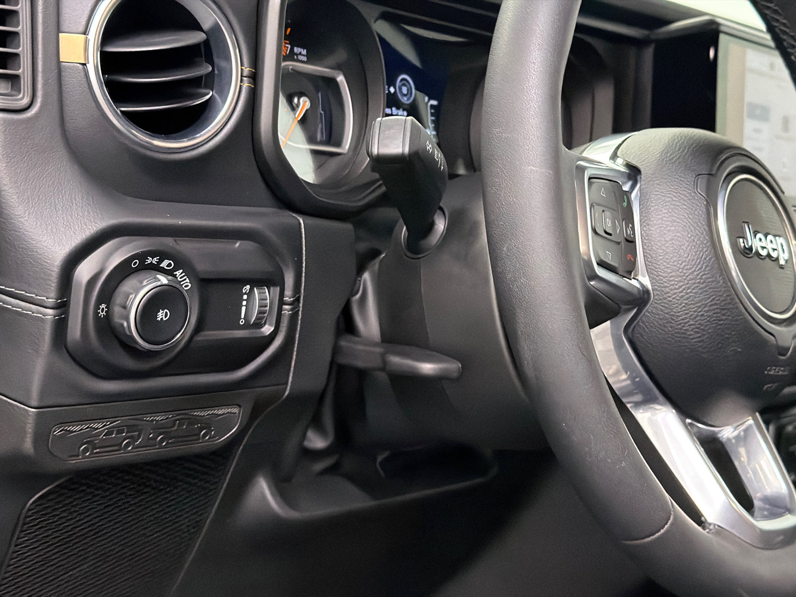 Used 2025 Jeep Wrangler Unlimited Sahara AWD/4WD image 18