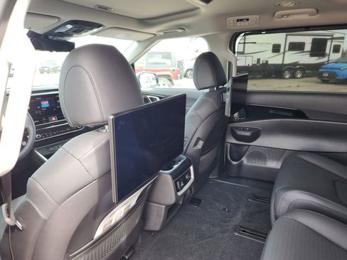 New 2025 Kia Carnival SX Prestige image 13