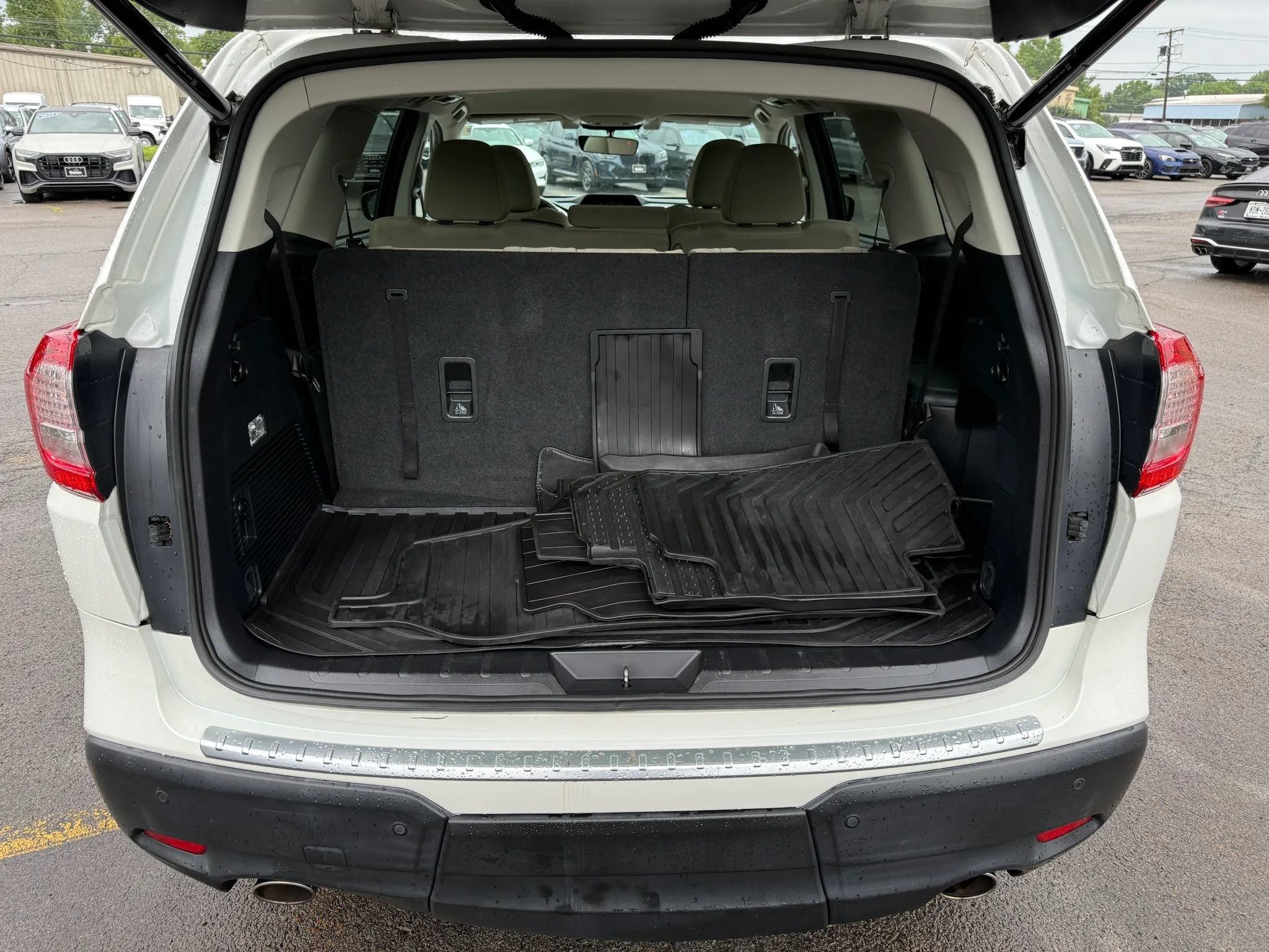 Used 2021 Subaru Ascent Premium w/ Convenience Package AWD/4WD image 7