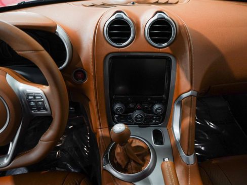 Used 2013 SRT Viper GTS w/ GTS Laguna Interior Pkg image 11