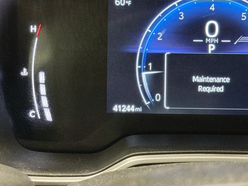 Used 2024 Toyota Corolla Cross XLE image 8