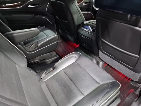 Used 2021 Cadillac Escalade ESV Premium Luxury image 11