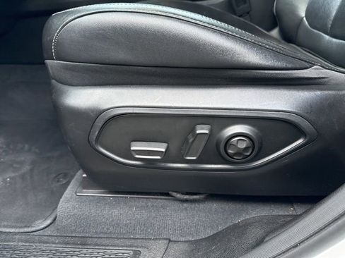 Used 2023 Jeep Grand Cherokee Limited image 25