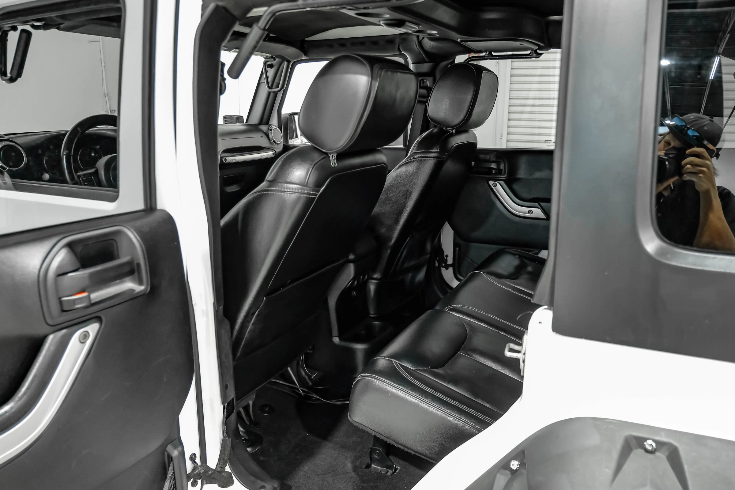 Used 2015 Jeep Wrangler Unlimited Rubicon w/ Connectivity Group AWD/4WD image 41