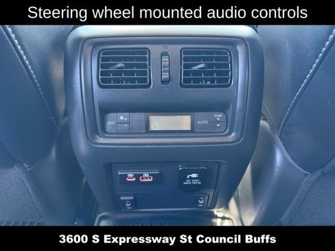 Used 2020 Nissan Pathfinder SL FWD image 18