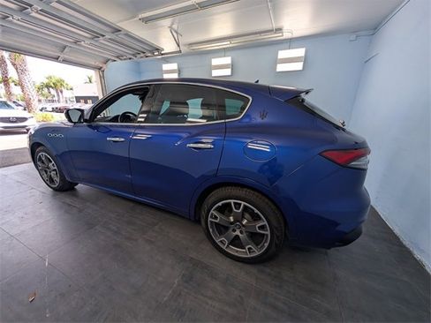 Used 2022 Maserati Levante Modena image 11