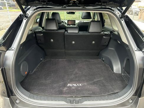 Used 2020 Toyota RAV4 Limited image 18