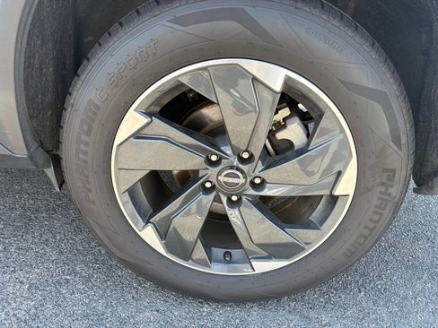 Used 2025 Nissan Rogue SV FWD image 11
