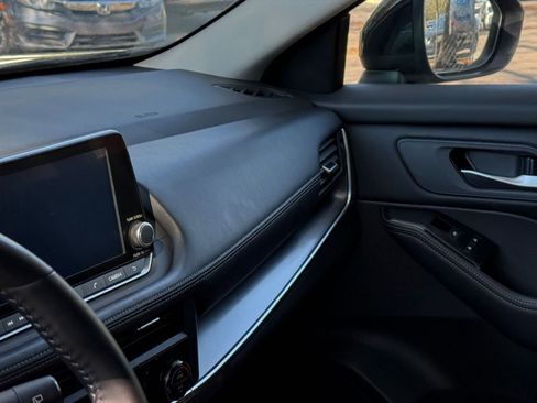 Used 2025 Nissan Rogue SV image 30