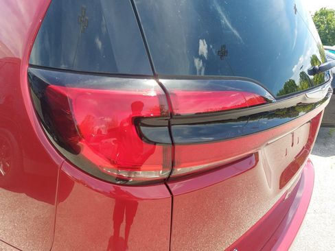 New 2026 Chrysler Pacifica Select FWD image 32