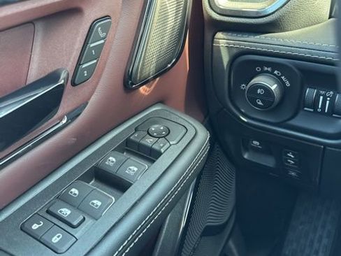 Used 2025 RAM 1500 Limited AWD/4WD image 11
