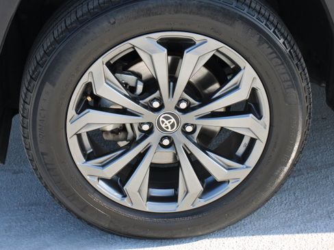 Used 2024 Toyota RAV4 XLE Premium image 9