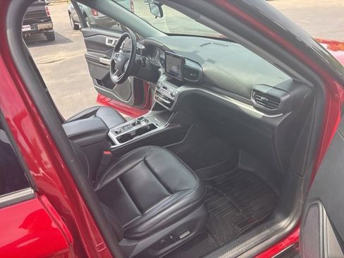 Used 2021 Ford Explorer XLT w/ Equipment Group 202A image 18