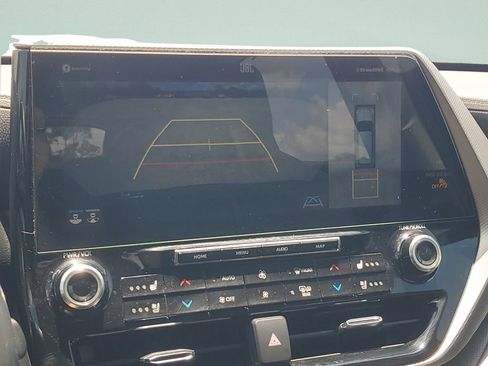 Used 2022 Toyota Highlander Platinum FWD image 18