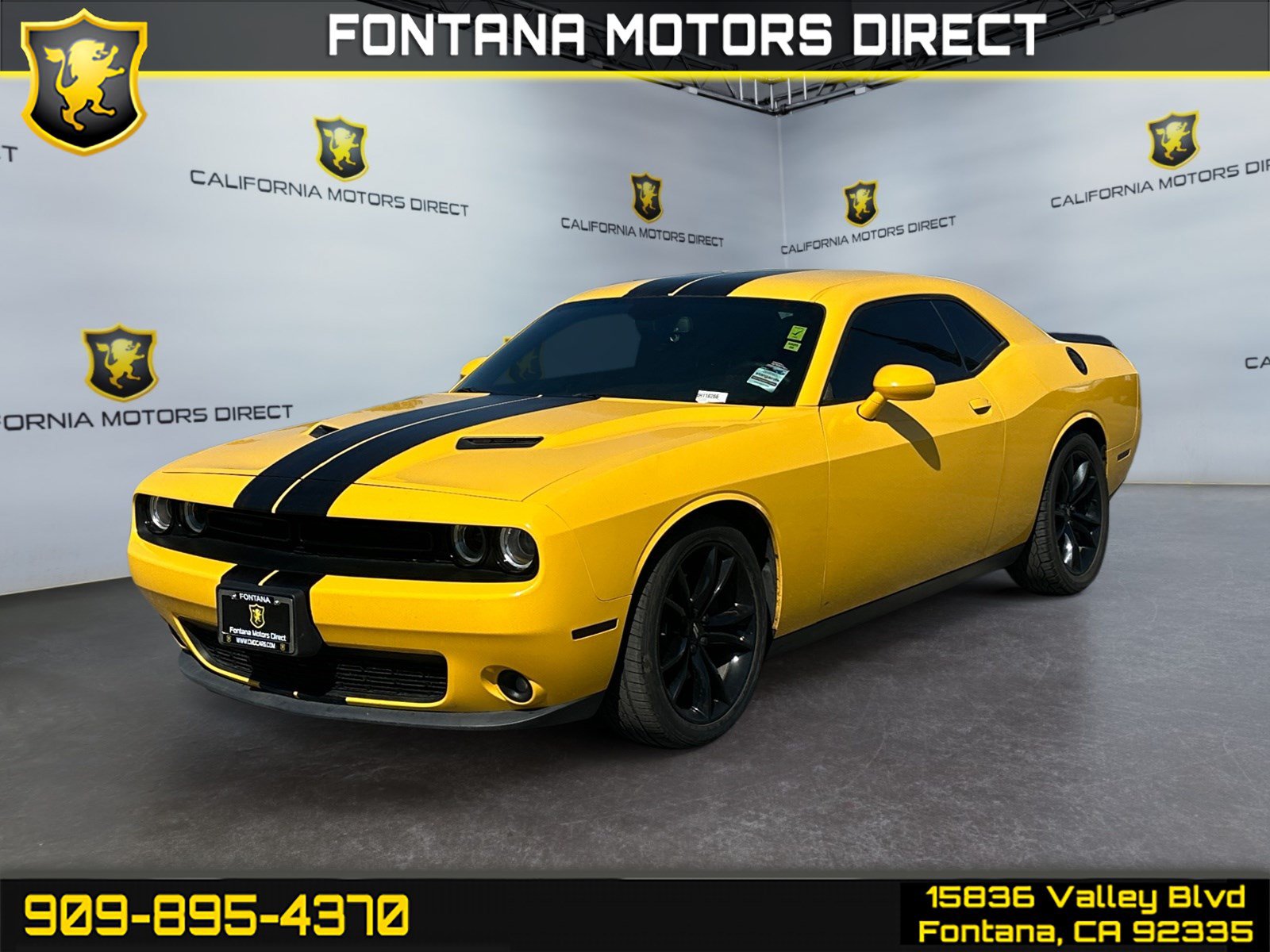 Used 2018 Dodge Challenger SXT w/ Blacktop Package RWD image 1