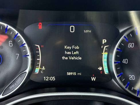 Used 2024 Chrysler Pacifica Touring-L image 28