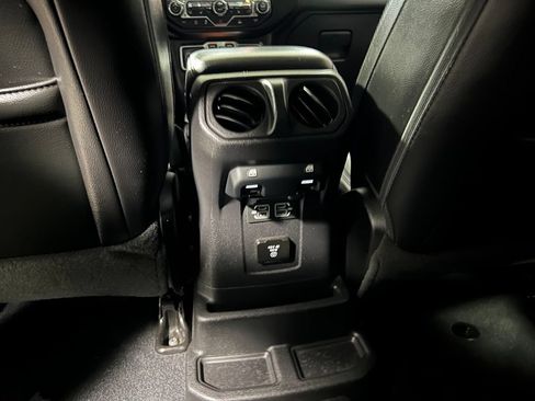 Used 2022 Jeep Wrangler Unlimited Sahara AWD/4WD image 14