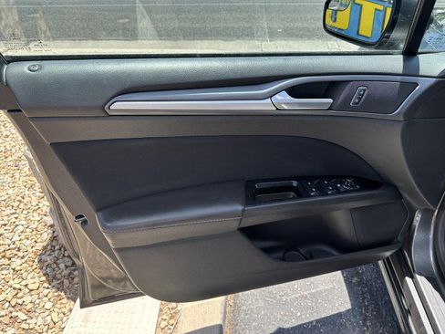 Used 2015 Ford Fusion SE FWD image 10