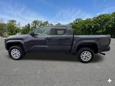 Used 2025 Toyota Tacoma SR w/ SR Upgrade Package AWD/4WD image 5