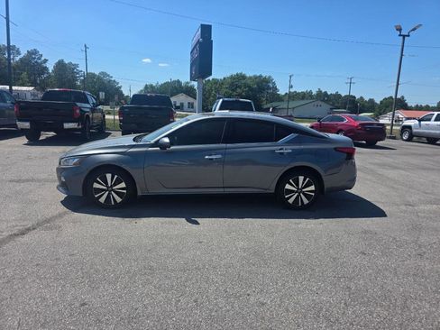 Used 2019 Nissan Altima 2.5 SV AWD/4WD image 2