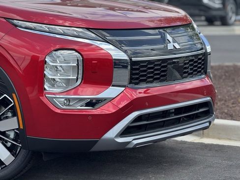 New 2025 Mitsubishi Outlander SE image 3