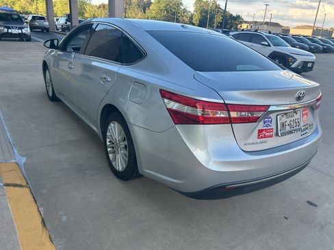 Used 2014 Toyota Avalon XLE Touring FWD image 5