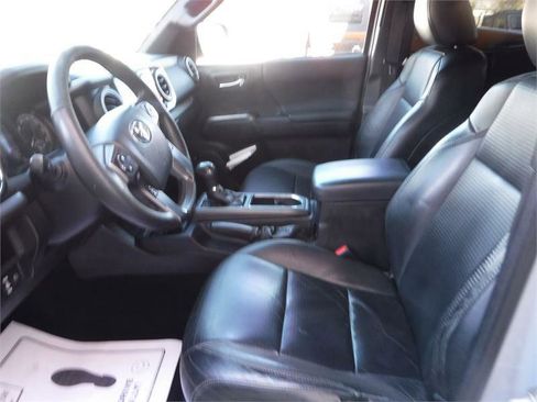 Used 2019 Toyota Tacoma 4x4 Double Cab image 7