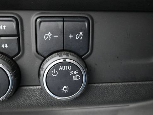 Used 2024 Chevrolet Suburban Premier AWD/4WD image 25
