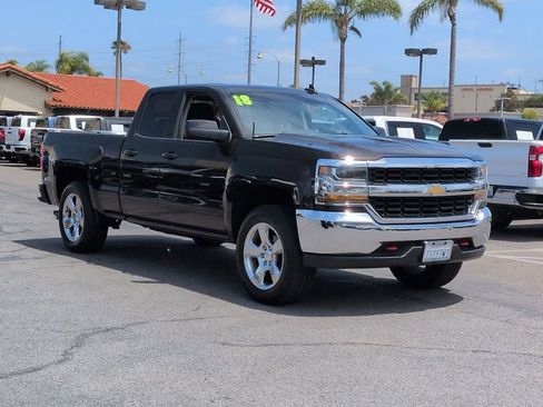 Used 2018 Chevrolet Silverado 1500 LT RWD image 2