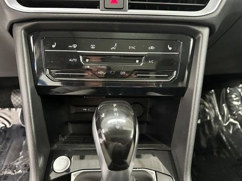 New 2025 Volkswagen Taos SE w/ Panoramic Sunroof Package AWD/4WD image 6