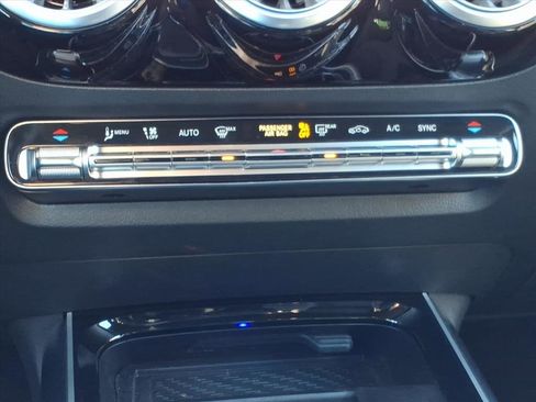 Certified 2025 Mercedes-Benz GLA 250 4MATIC image 18