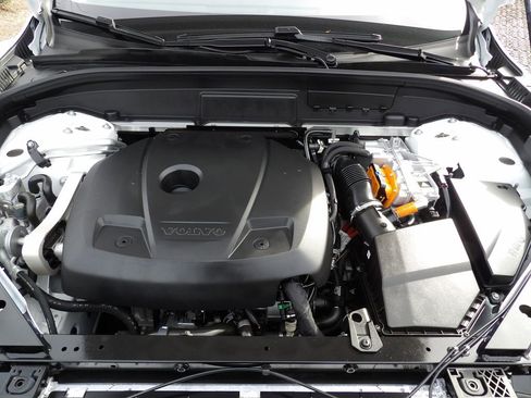 Certified 2024 Volvo XC60 T8 Core w/ Protection Package image 28