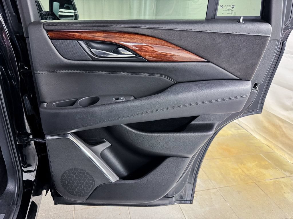 Used 2015 Cadillac Escalade Premium AWD/4WD image 16