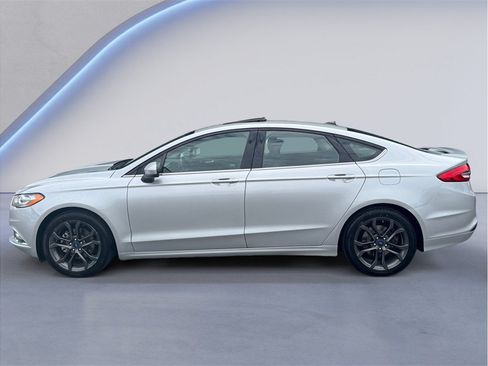 Used 2018 Ford Fusion SE w/ Equipment Group 201A FWD image 3